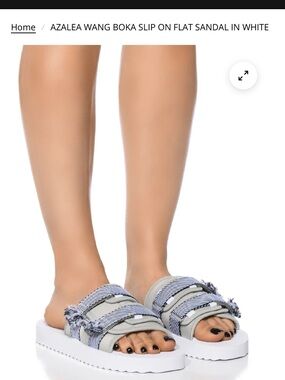 Azalea Wang slides. Woman’s size 11